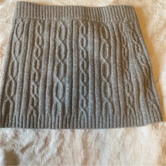 ALO Yoga Women's Cable Knit Winter Bliss Hoodie and Skirt Set - Gray - Picture 5 of 11